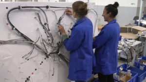 Montaż wiązek kablowych / wiązek elektrycznych